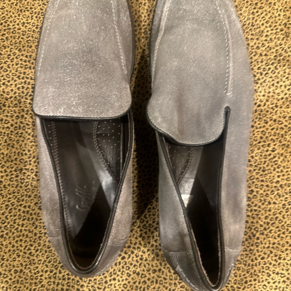Men’s 13M gray suede slip on loafers w/rough brushed look by Johnston & Murphy - Picture 2 of 6